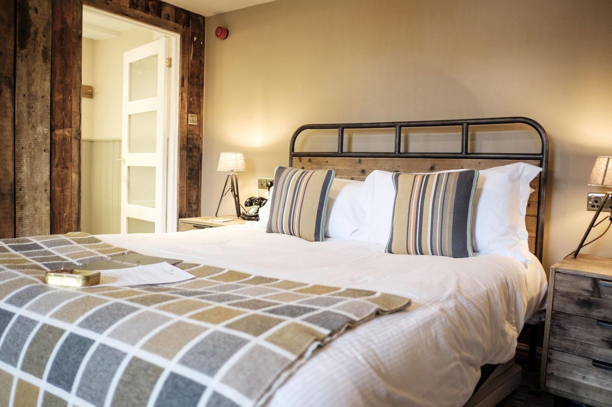 The White Hart Hotel สต็อคบริดจ์ ภายนอก รูปภาพ