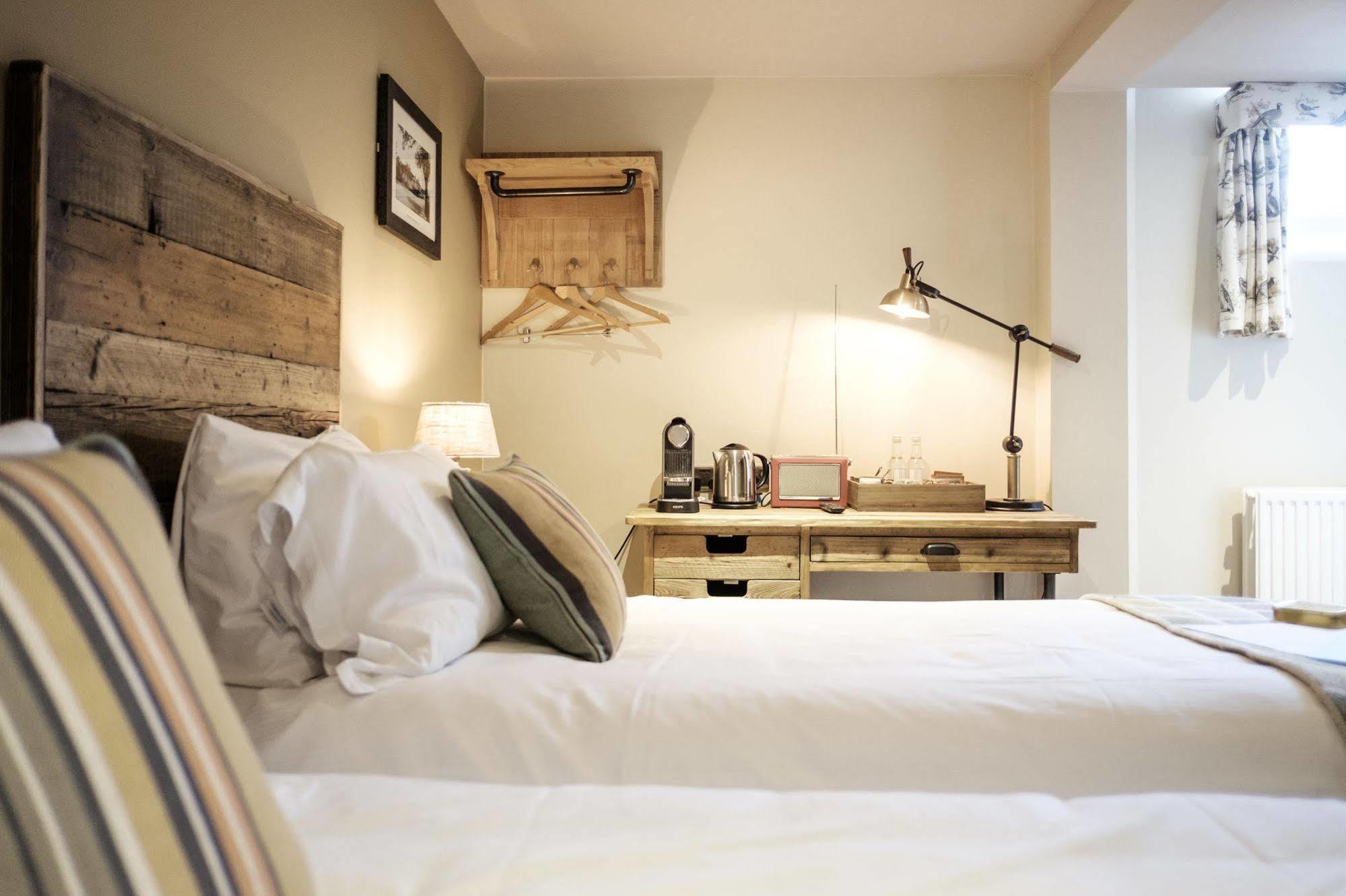 The White Hart Hotel สต็อคบริดจ์ ภายนอก รูปภาพ